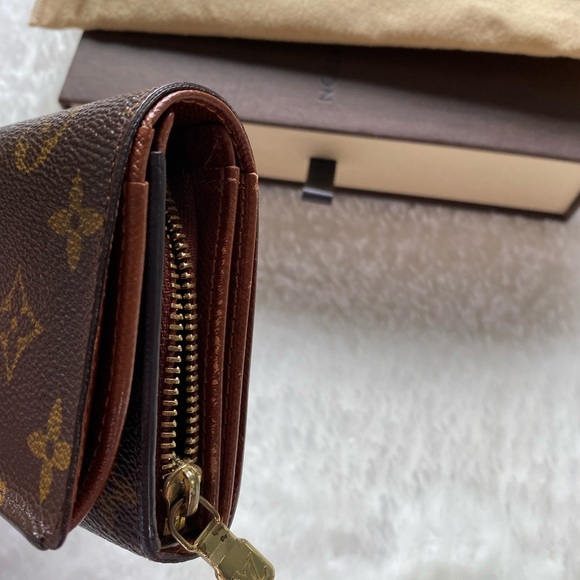 Authentic Louis Vuitton Medium compact wallet - Picture 8 of 12